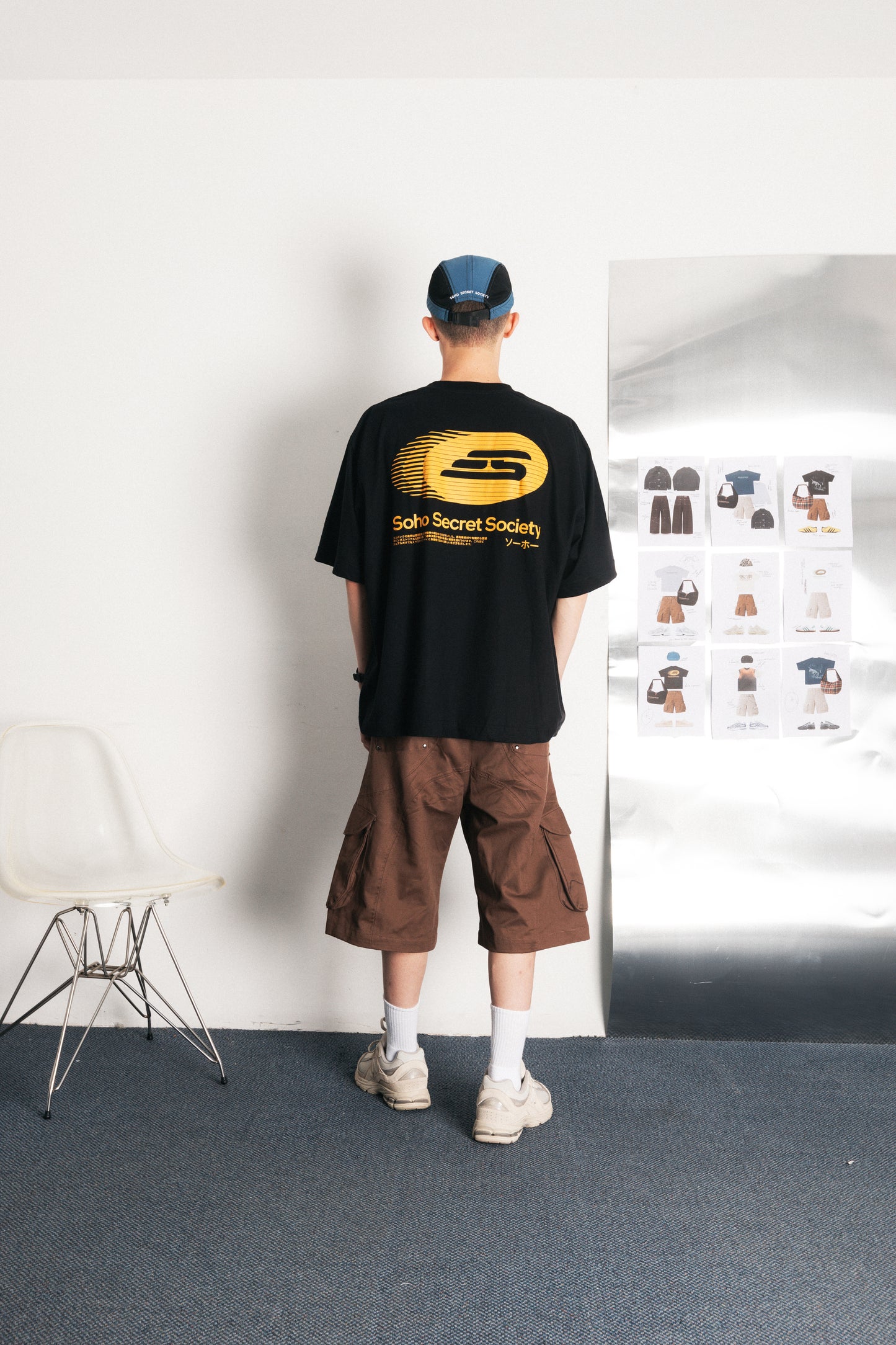 Camiseta Boxy 'Soho Logistics' Preta